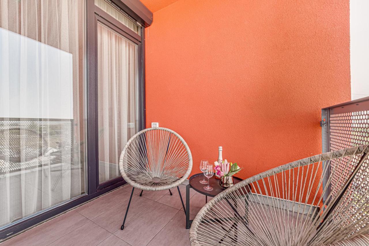 Ari Pink & Turquoise - Afi Mall High-End Apartments Arad Exterior photo