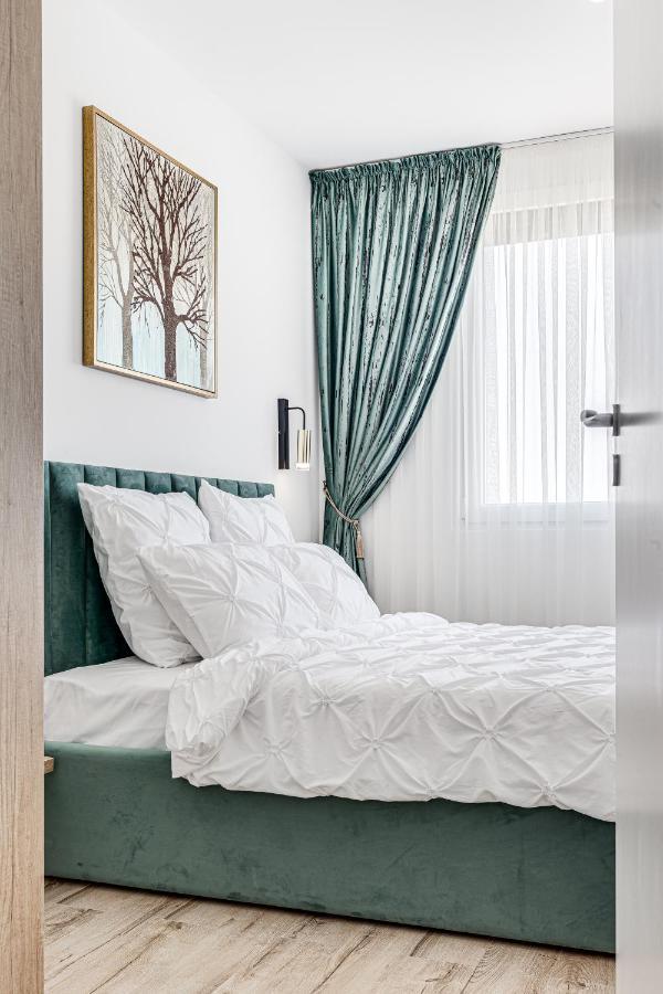 Ari Pink & Turquoise - Afi Mall High-End Apartments Arad Exterior photo