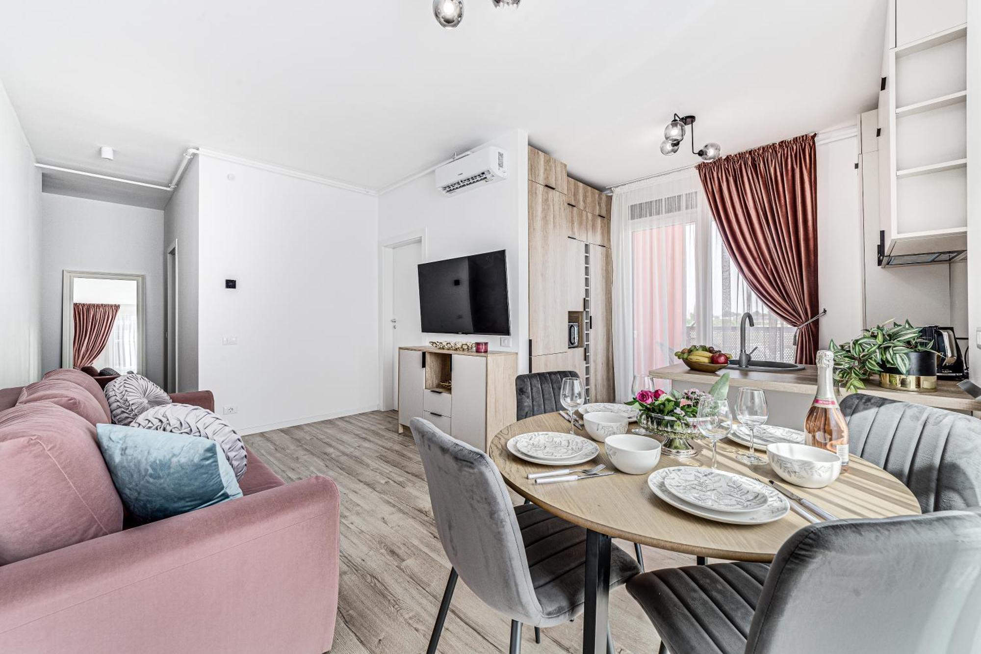 Ari Pink & Turquoise - Afi Mall High-End Apartments Arad Exterior photo